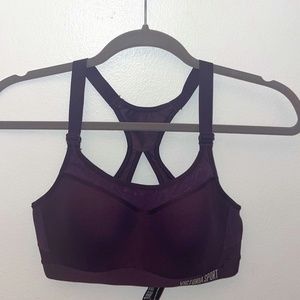 Victoria's Secret  Incredible Max Sports Bra, 24C, Purple